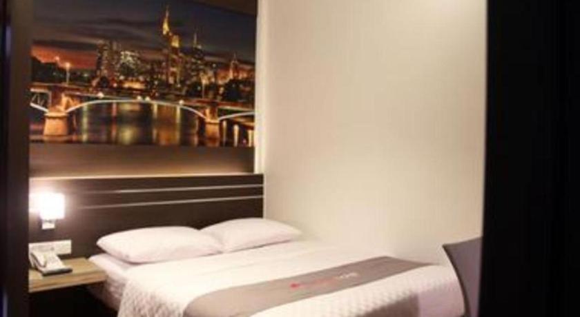 Neotel Hotel City Centre Tanjung Redep Exterior foto